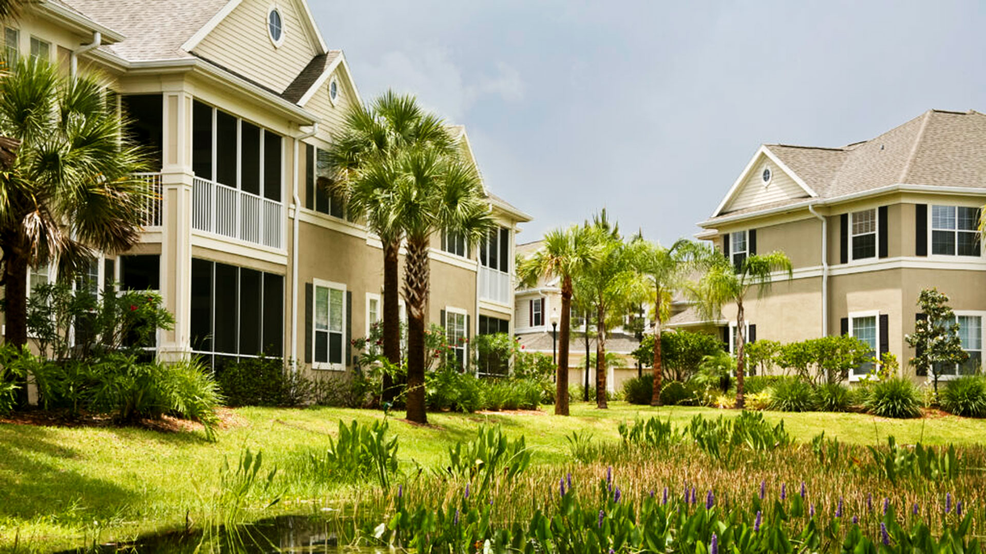 St. Petersburg HOA & condo boards: learn how to plan, fund, and manage a condo roof replacement. Expert guidance from Drew Roofing, your local specialists.